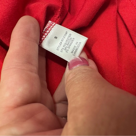 NWT zenana outfitters Boutique Loose fitting vneck top ruby red layering - Picture 8 of 15